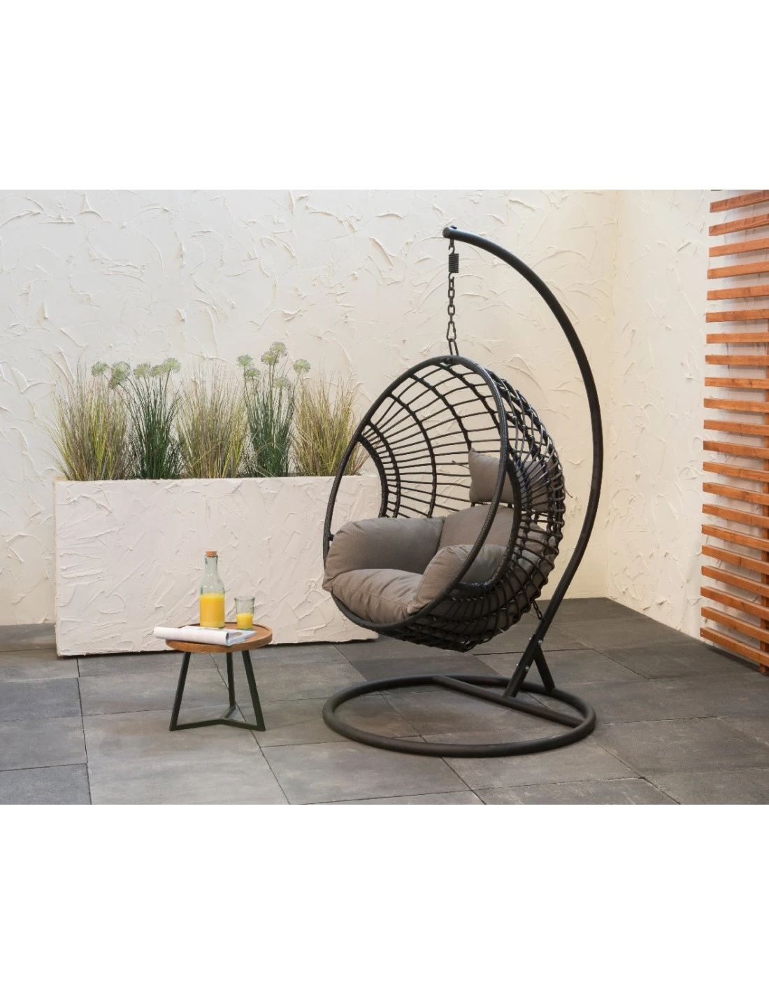 Fauteuil œuf Suspendu LONDON - Acier époxy Et Résine Tressée 4 Fauteuil œuf Suspendu LONDON - Acier époxy Et Résine Tressée – Image 2